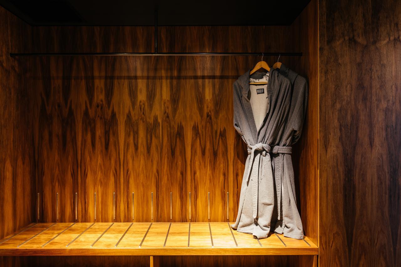Macq 01 Hotel Хобарт Экстерьер фото A bathrobe hanging on a wooden bench